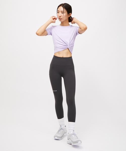 XEXYMIX(ゼクシィミックス)の「【XEXYMIX】接触冷感&UV ネジリクロップド半袖Tシャツ(Tシャツ/カットソー・レディース・イエロー/チャコールグレー/ブラック/ピンク・M)」の20枚目の写真