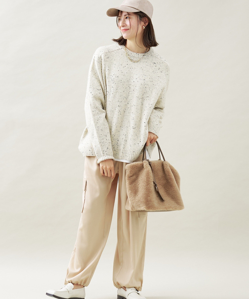 abahouse mavie（アバハウスマヴィ）の「サテンカーゴパンツ（カーゴパンツ・レディース・ベージュ/ブラック/グレイッシュブルー・フリー）」の4枚目の写真