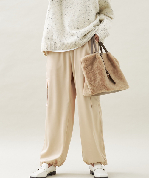 abahouse mavie（アバハウスマヴィ）の「サテンカーゴパンツ（カーゴパンツ・レディース・ベージュ/ブラック/グレイッシュブルー・フリー）」の6枚目の写真