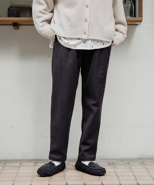 studio CLIP（スタディオクリップ）の「肉厚あったかテーパードパンツ[プチ・プラスサイズあり]（その他パンツ・レディース・ライトグレー/ブラック/カーキ/キャメル・SMALL/MEDIUM/LARGE）」の2枚目の写真