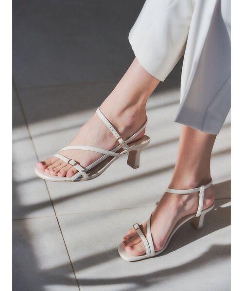 YECCA VECCA（イェッカヴェッカ）の「ナローストラップサンダル（サンダル・レディース・アイボリー/ブラック・S/M/L）」の17枚目の写真