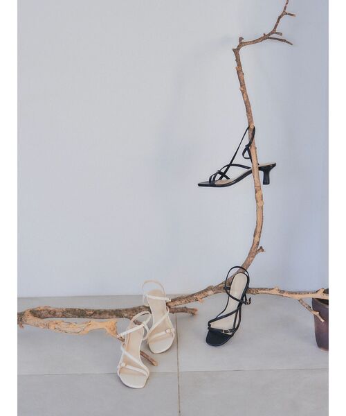 YECCA VECCA（イェッカヴェッカ）の「ナローストラップサンダル（サンダル・レディース・アイボリー/ブラック・S/M/L）」の18枚目の写真