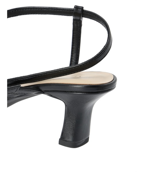 YECCA VECCA（イェッカヴェッカ）の「ナローストラップサンダル（サンダル・レディース・アイボリー/ブラック・S/M/L）」の15枚目の写真