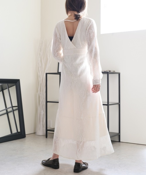 ULEULA(ウルア)の「深Vネックレースロングワンピース/オケージョン(ワンピース・レディース・アイボリー/ブラック・FREE)」の8枚目の写真