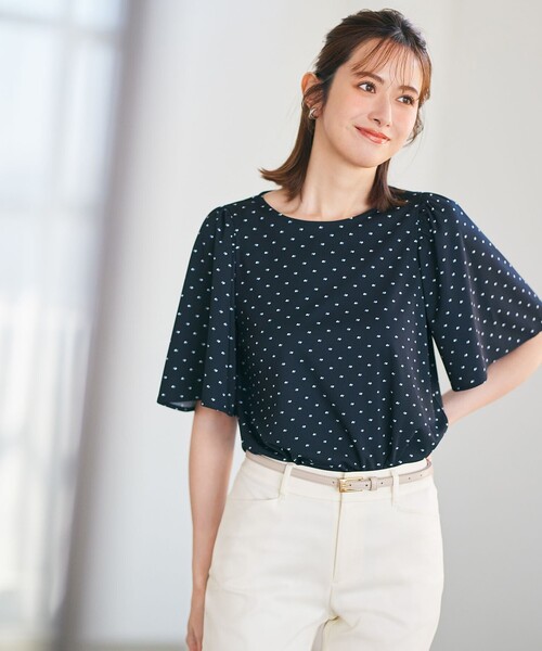 ANY SIS（エニィスィス）の「【接触冷感・吸水速乾・UVケア】エアリードレープスムース フレア袖 ブラウス（シャツ/ブラウス・レディース・ライトグリーン系/ネイビー系9/ホワイト系/ホワイト系1/ライトグレー系9/ブルー系・2）」の5枚目の写真