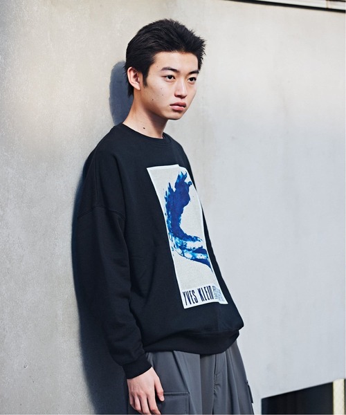 EDIFICE（エディフィス）の「【YVES KLEIN / イヴ クライン】別注 グラフィック プリント スウェット（スウェット・メンズ・ホワイト系その他/ホワイト/ブルー/ネイビー・LARGE/MEDIUM）」の5枚目の写真