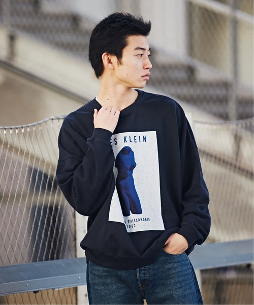 EDIFICE（エディフィス）の「【YVES KLEIN / イヴ クライン】別注 グラフィック プリント スウェット（スウェット・メンズ・ホワイト系その他/ホワイト/ブルー/ネイビー・LARGE/MEDIUM）」の11枚目の写真