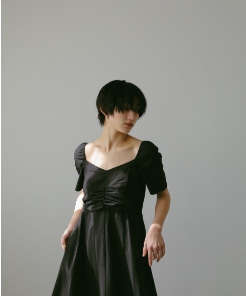 CASA FLINE（カーサフライン）の「オープンショルダーハーフ袖コットンドレス（ワンピース・レディース・ブラック/ベージュ/ホワイト・FREE）」の4枚目の写真