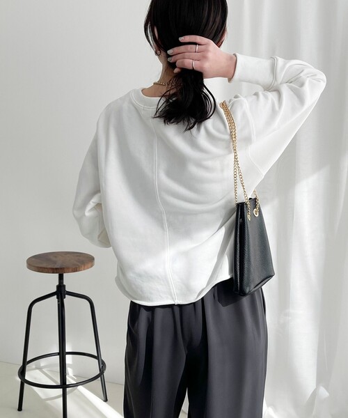 fredy emue（フレディエミュ）の「ミニ裏毛クロップドプルオーバー（スウェット・レディース・オフホワイト/チャコールグレー/ライトグレー/イエロー・38）」の2枚目の写真