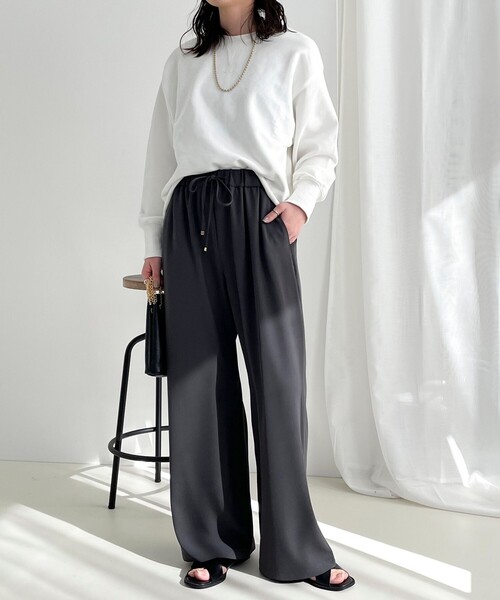 fredy emue（フレディエミュ）の「ミニ裏毛クロップドプルオーバー（スウェット・レディース・オフホワイト/チャコールグレー/ライトグレー/イエロー・38）」の5枚目の写真