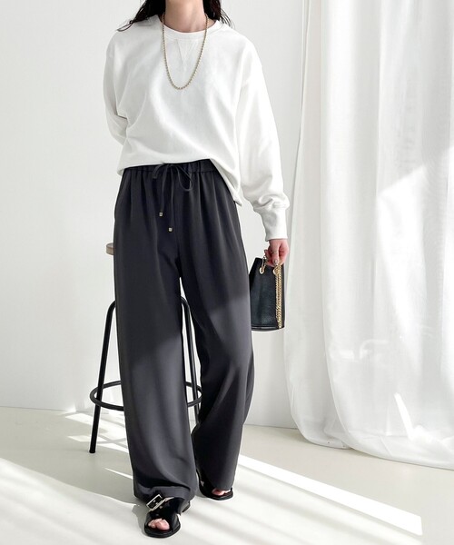 fredy emue（フレディエミュ）の「ミニ裏毛クロップドプルオーバー（スウェット・レディース・オフホワイト/チャコールグレー/ライトグレー/イエロー・38）」の6枚目の写真