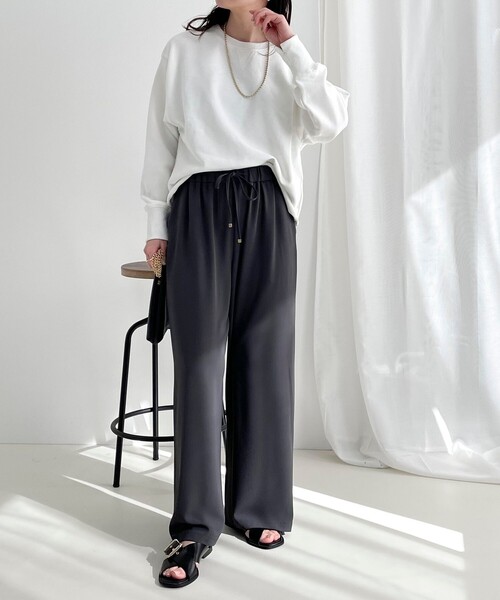 fredy emue（フレディエミュ）の「ミニ裏毛クロップドプルオーバー（スウェット・レディース・オフホワイト/チャコールグレー/ライトグレー/イエロー・38）」の7枚目の写真