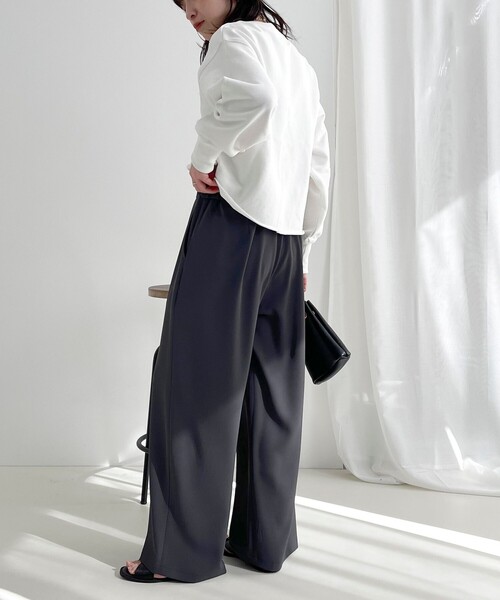 fredy emue（フレディエミュ）の「ミニ裏毛クロップドプルオーバー（スウェット・レディース・オフホワイト/チャコールグレー/ライトグレー/イエロー・38）」の8枚目の写真