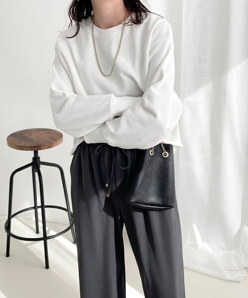 fredy emue（フレディエミュ）の「ミニ裏毛クロップドプルオーバー（スウェット・レディース・オフホワイト/チャコールグレー/ライトグレー/イエロー・38）」の9枚目の写真