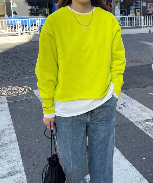 fredy emue（フレディエミュ）の「ミニ裏毛クロップドプルオーバー（スウェット・レディース・オフホワイト/チャコールグレー/ライトグレー/イエロー・38）」の21枚目の写真