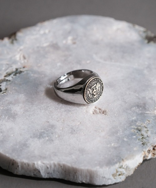 RAGEBLUE(レイジブルー)の「フラワー/コインモチーフデザインリング(リング・メンズ・ホワイト/その他1/シルバー系その他3・FREE)」の2枚目の写真