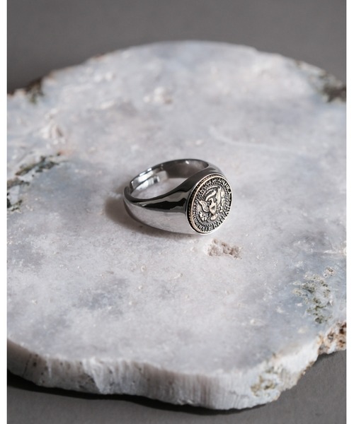 RAGEBLUE(レイジブルー)の「フラワー/コインモチーフデザインリング(リング・メンズ・ホワイト/その他1/シルバー系その他3・FREE)」の4枚目の写真