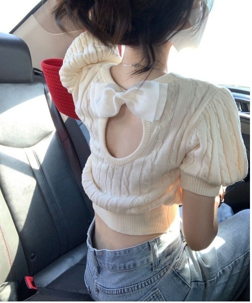 Jayro(ジャイロ)の「バックリボンクロップド丈半袖ニットトップス(ニット/セーター・レディース・ホワイト/ピンク・FREE)」の12枚目の写真