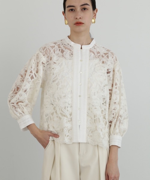 JILL STUART(ジルスチュアート)の「◆コードエンブロイダリーブラウス(シャツ/ブラウス・レディース・ネイビー/ホワイト・SMALL/MEDIUM)」の2枚目の写真