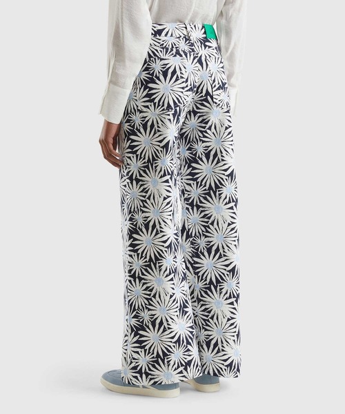 BENETTON (UNITED COLORS OF BENETTON)（ベネトンユナイテッドカラーズオブベネトン）の「総柄プリント5ポケットハイウエストワイドデニムパンツ（デニムパンツ・レディース・アイボリー/ラベンダー/ネイビー・25inch/26inch/27inch/28inch/29inch）」の17枚目の写真