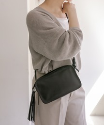 《本革/軽量》ロングタッセルショルダーバッグ