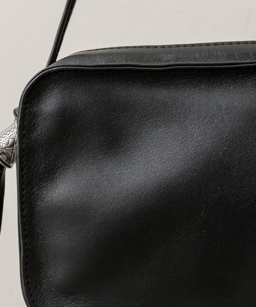 ear ショルダーバッグ 黒 ear PAPILLONNER｜イア パピヨネのショルダーバッグ（ブラック/黒色系