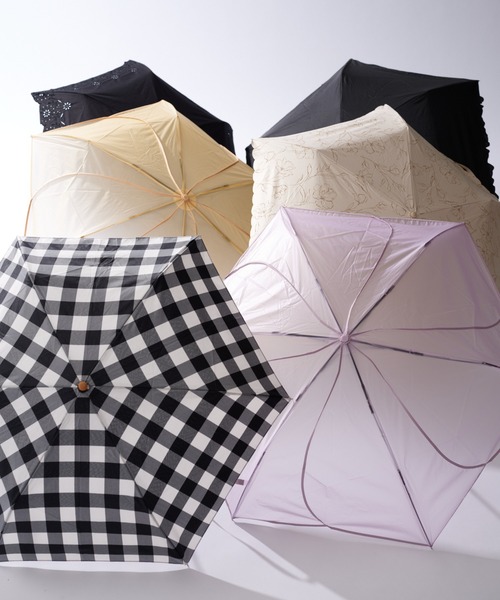 one after another NICE CLAUP（ワンアフターアナザーナイスクラップ）の「ラインフラワー晴雨兼用折りたたみ傘【WEB限定アイテム】（折りたたみ傘・レディース・アイボリー/ブラック・FREE）」の3枚目の写真