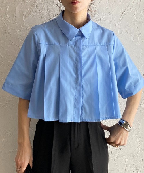She's Closet(シーズクローゼット)の「タックプリーツショート丈半袖クロップドシャツブラウス(シャツ/ブラウス・レディース・グレー/ブラック/ホワイト/ブルー・FREE)」の4枚目の写真
