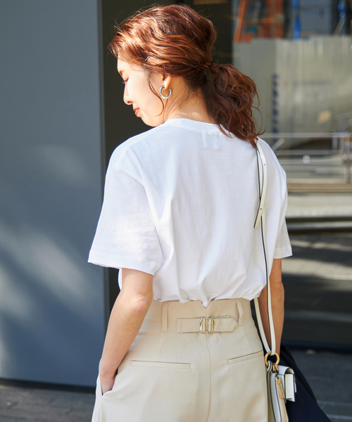 Spick & Span（スピックアンドスパン）の「≪一部店舗+WEB限定追加≫箔ロゴプリントTシャツ（Tシャツ/カットソー・レディース・ゴールド/シルバー・FREE）」の4枚目の写真