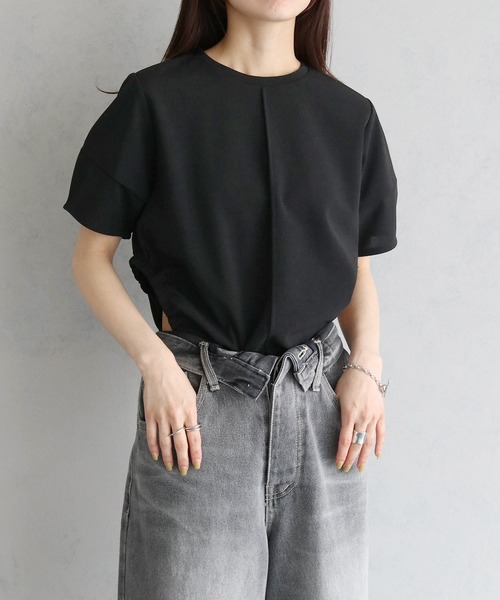 cheriella(シェリエラ)の「【cheriella】WEB限定サイドホールギャザーTシャツ(Tシャツ/カットソー・レディース・カーキ/オフホワイト/ブルー/ブラック・M)」の18枚目の写真