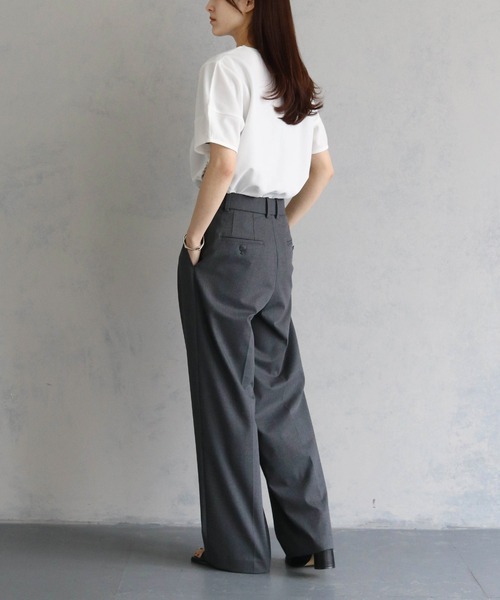 cheriella(シェリエラ)の「【cheriella】WEB限定サイドホールギャザーTシャツ(Tシャツ/カットソー・レディース・カーキ/オフホワイト/ブルー/ブラック・M)」の13枚目の写真
