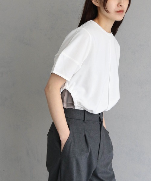 cheriella(シェリエラ)の「【cheriella】WEB限定サイドホールギャザーTシャツ(Tシャツ/カットソー・レディース・カーキ/オフホワイト/ブルー/ブラック・M)」の8枚目の写真