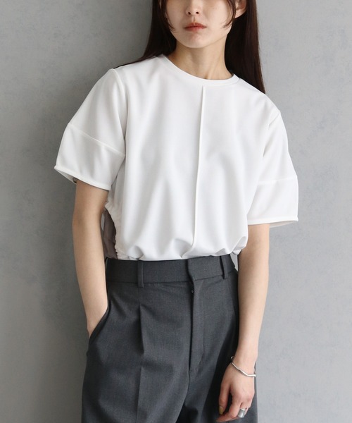 cheriella(シェリエラ)の「【cheriella】WEB限定サイドホールギャザーTシャツ(Tシャツ/カットソー・レディース・カーキ/オフホワイト/ブルー/ブラック・M)」の5枚目の写真