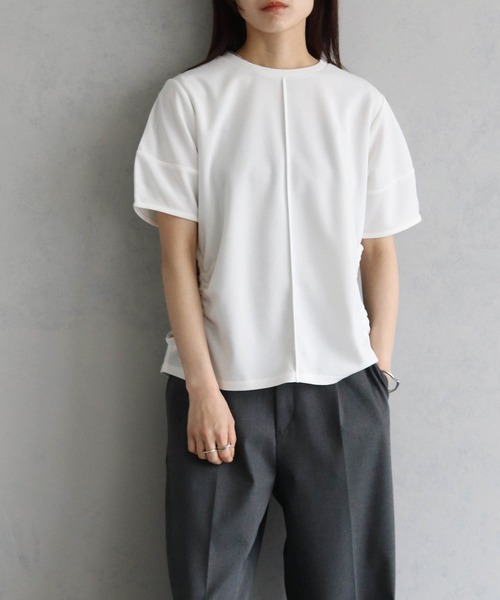 cheriella(シェリエラ)の「【cheriella】WEB限定サイドホールギャザーTシャツ(Tシャツ/カットソー・レディース・カーキ/オフホワイト/ブルー/ブラック・M)」の14枚目の写真
