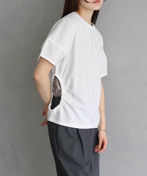 cheriella(シェリエラ)の「【cheriella】WEB限定サイドホールギャザーTシャツ(Tシャツ/カットソー・レディース・カーキ/オフホワイト/ブルー/ブラック・M)」の16枚目の写真