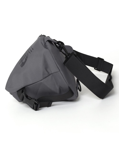 GLAZOS（グラソス）の「マルチポケットロゴボディバッグ（バックパック/リュック・キッズ・ブラック/ブルー・フリー）」の9枚目の写真