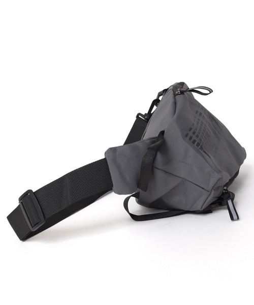 GLAZOS（グラソス）の「マルチポケットロゴボディバッグ（バックパック/リュック・キッズ・ブラック/ブルー・フリー）」の8枚目の写真