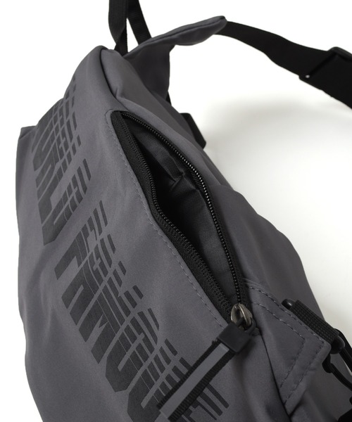 GLAZOS（グラソス）の「マルチポケットロゴボディバッグ（バックパック/リュック・キッズ・ブラック/ブルー・フリー）」の7枚目の写真