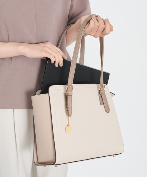 Honeys（ハニーズ）の「ベルトハンドルＡ４トートバッグ（トートバッグ・レディース・ホワイト系その他/ブラック/グレイッシュベージュ/ベージュ系その他2/ブラウン・FREE）」の2枚目の写真