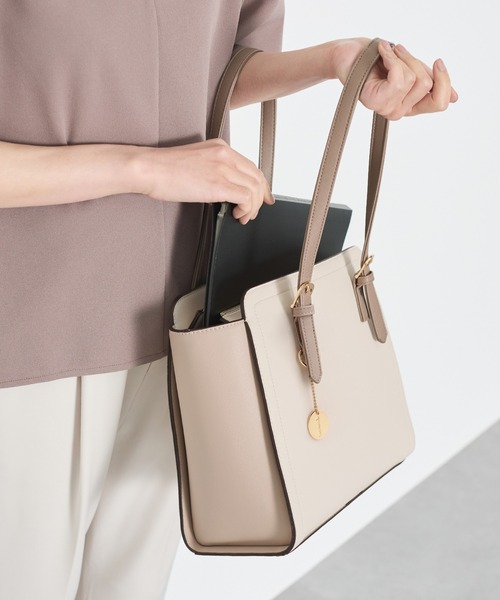 Honeys（ハニーズ）の「ベルトハンドルＡ４トートバッグ（トートバッグ・レディース・ホワイト系その他/ブラック/グレイッシュベージュ/ベージュ系その他2/ブラウン・FREE）」の9枚目の写真