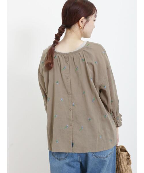 Samansa Mos2（サマンサ モスモス）の「小花刺繍2WAYブラウス（シャツ/ブラウス・レディース・ブラック/モカ/オフホワイト・F）」の6枚目の写真