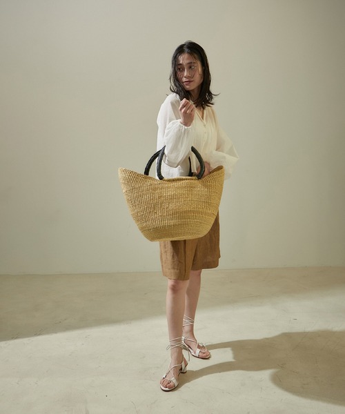 SALON adam et rope'(サロン アダム エ ロペ)の「ボルガ丸底ニケフォルムバスケット L/無地黒ハンドル(かごバッグ・レディース・ベージュ・FREE)」の7枚目の写真