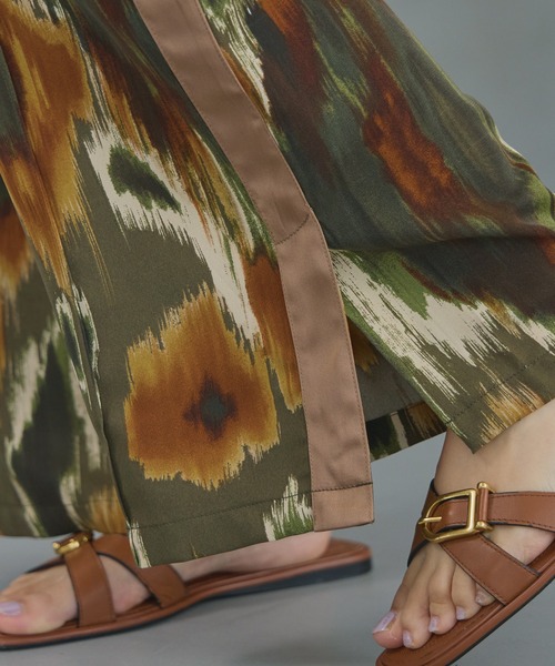 LAVEANGE（ラビアンジェ）の「【洗える】ぼかしプリントサイドラインパンツ（その他パンツ・レディース・ブルー/カーキ・M/LL/3L/4L/5L）」の13枚目の写真