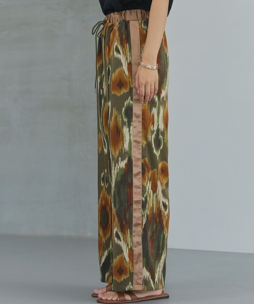 LAVEANGE（ラビアンジェ）の「【洗える】ぼかしプリントサイドラインパンツ（その他パンツ・レディース・ブルー/カーキ・M/LL/3L/4L/5L）」の15枚目の写真