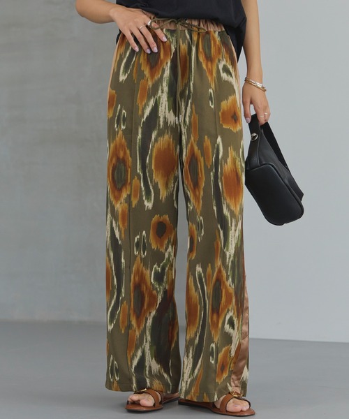 LAVEANGE（ラビアンジェ）の「【洗える】ぼかしプリントサイドラインパンツ（その他パンツ・レディース・ブルー/カーキ・M/LL/3L/4L/5L）」の3枚目の写真