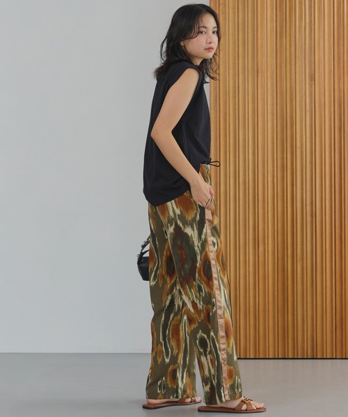 LAVEANGE（ラビアンジェ）の「【洗える】ぼかしプリントサイドラインパンツ（その他パンツ・レディース・ブルー/カーキ・M/LL/3L/4L/5L）」の10枚目の写真