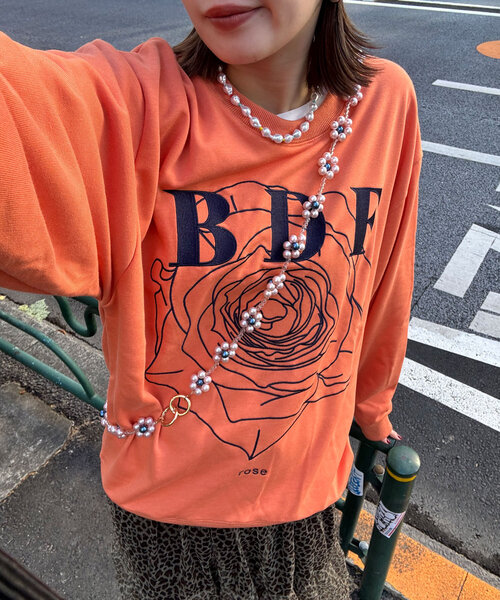 CIAOPANIC（チャオパニック）の「【BDF】フラワー刺繍スウェット（スウェット・レディース・サックスブルー/ライトグレー/ホワイト/オレンジ/イエロー/ネイビー/ピンク/レッド/ブルー/グレー/チャコールグレー/アイボリー・ONE SIZE）」の12枚目の写真