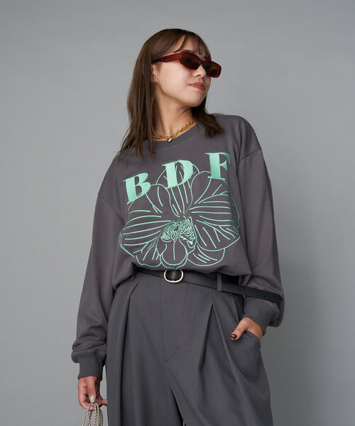 CIAOPANIC（チャオパニック）の「【BDF】フラワー刺繍スウェット（スウェット・レディース・サックスブルー/ライトグレー/ホワイト/オレンジ/イエロー/ネイビー/ピンク/レッド/ブルー/グレー/チャコールグレー/アイボリー・ONE SIZE）」の17枚目の写真