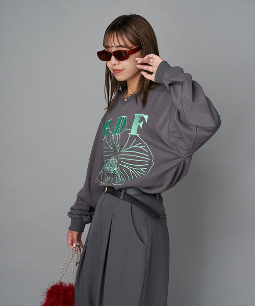 CIAOPANIC（チャオパニック）の「【BDF】フラワー刺繍スウェット（スウェット・レディース・サックスブルー/ライトグレー/ホワイト/オレンジ/イエロー/ネイビー/ピンク/レッド/ブルー/グレー/チャコールグレー/アイボリー・ONE SIZE）」の18枚目の写真