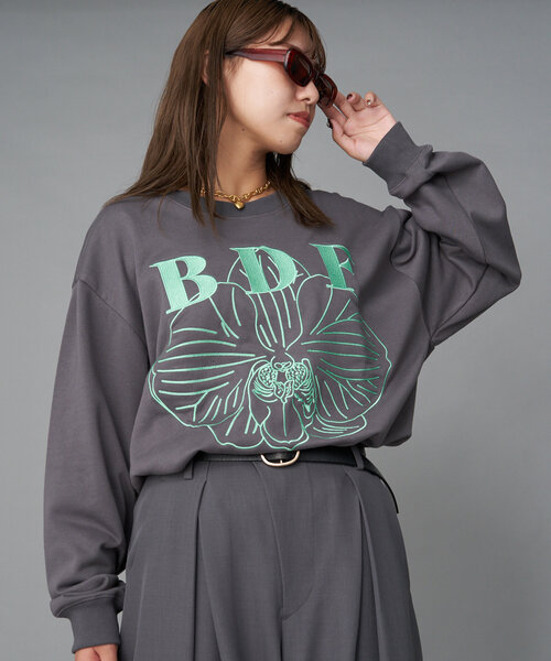 CIAOPANIC（チャオパニック）の「【BDF】フラワー刺繍スウェット（スウェット・レディース・サックスブルー/ライトグレー/ホワイト/オレンジ/イエロー/ネイビー/ピンク/レッド/ブルー/グレー/チャコールグレー/アイボリー・ONE SIZE）」の19枚目の写真